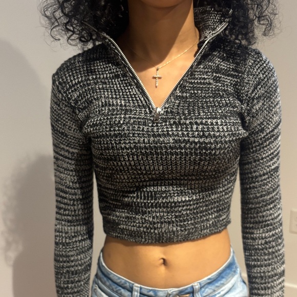 EGO Tops - EGO Black and Gray Cropped Knit Sweatshirt